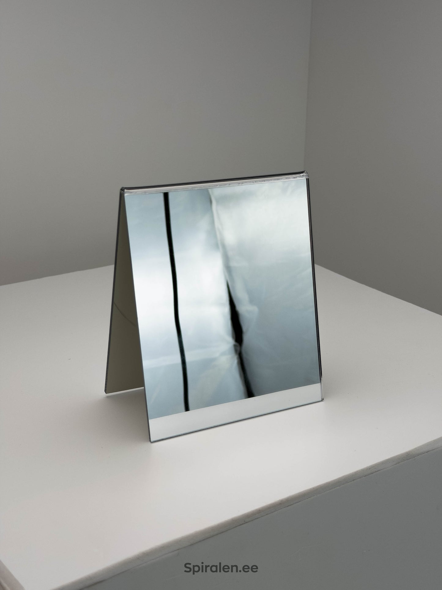 Akrüülist A-kujuline lauasilt