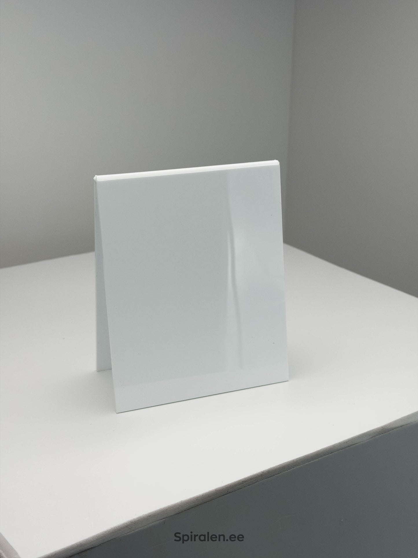 Akrüülist A-kujuline lauasilt