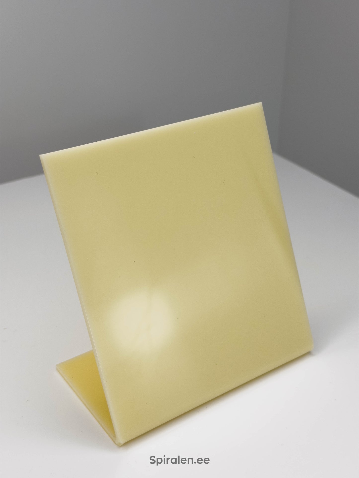 Akrüülist lauamenüü alus